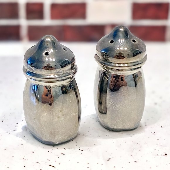 Set of 2 Vintage War Lead Silver Plated Mini Salt and Pepper Shakers - Picture 1 of 5